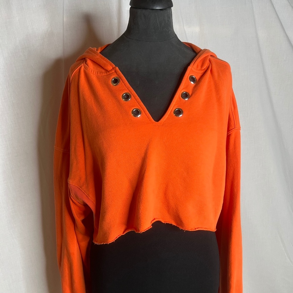 Divided Cropped Sweatshirt